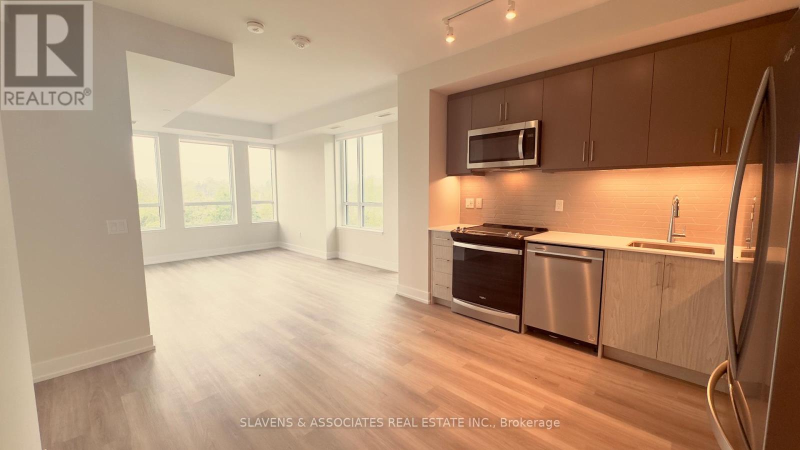 606 - 41 Johnson Street, Barrie (North Shore), Ontario  L4M 0L6 - Photo 5 - S12502246