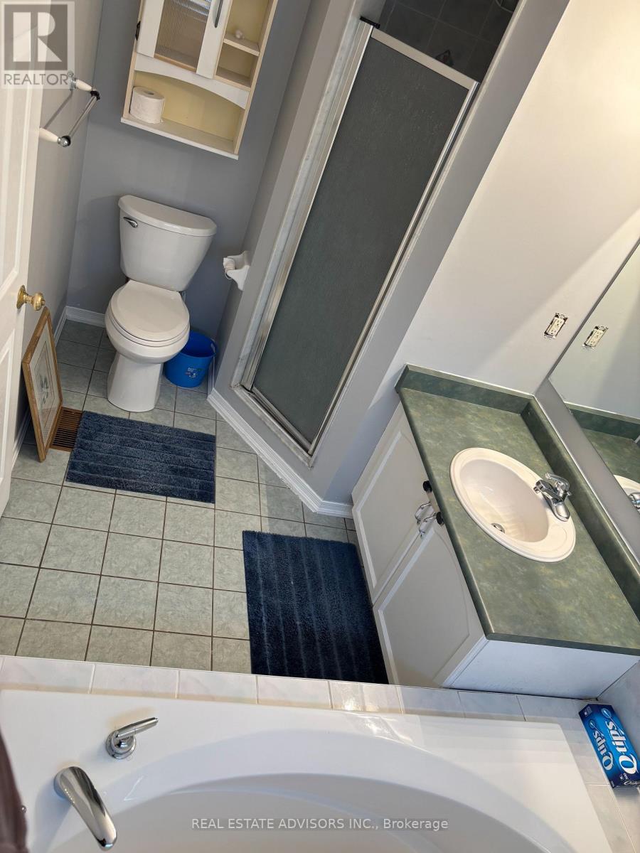 15 Queen Anne Drive, Brampton, Ontario  L7A 1X1 - Photo 10 - W12502258