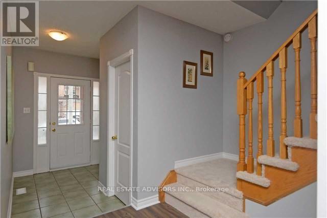 15 Queen Anne Drive, Brampton, Ontario  L7A 1X1 - Photo 2 - W12502258