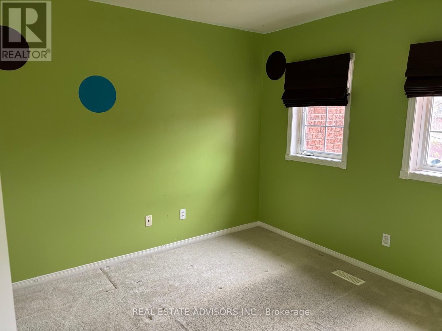 15 Queen Anne Drive, Brampton, Ontario  L7A 1X1 - Photo 6 - W12502258