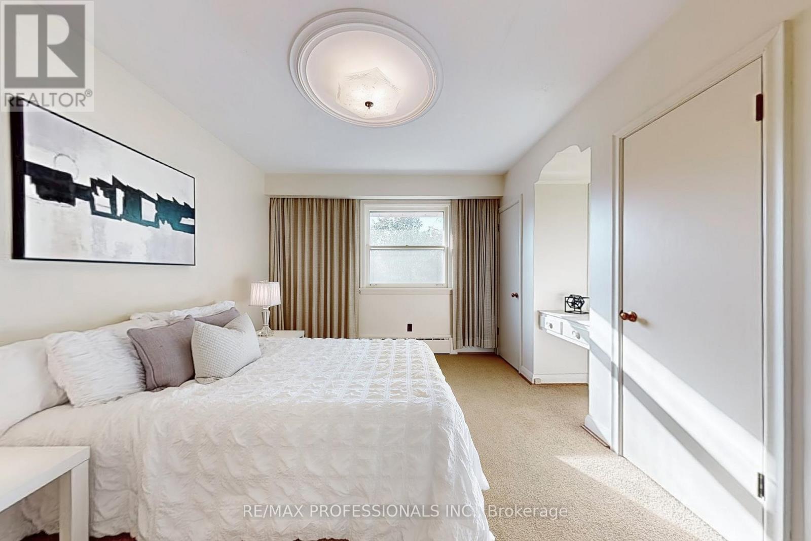 110 Shaver Avenue N, Toronto, Ontario  M9B 4N8 - Photo 13 - W12502270