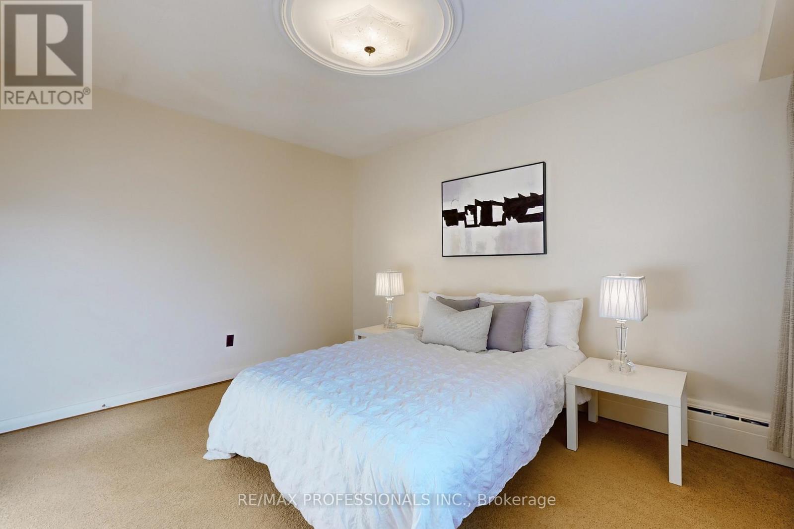 110 Shaver Avenue N, Toronto, Ontario  M9B 4N8 - Photo 14 - W12502270