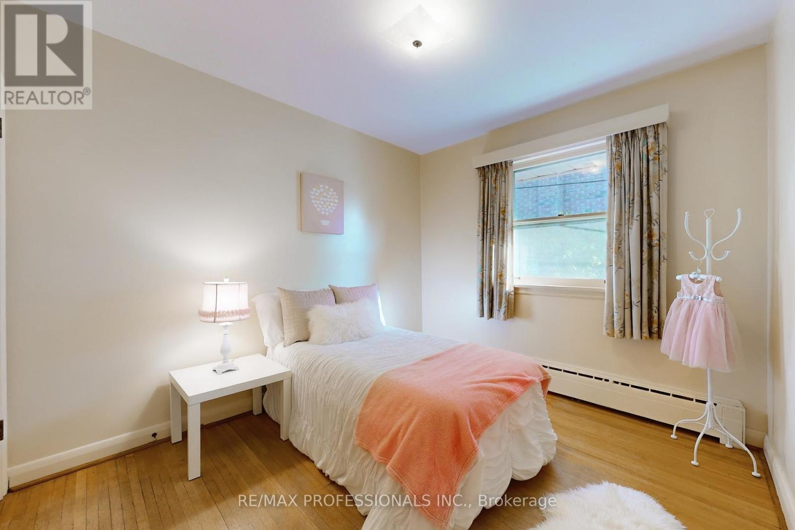 110 Shaver Avenue N, Toronto, Ontario  M9B 4N8 - Photo 15 - W12502270