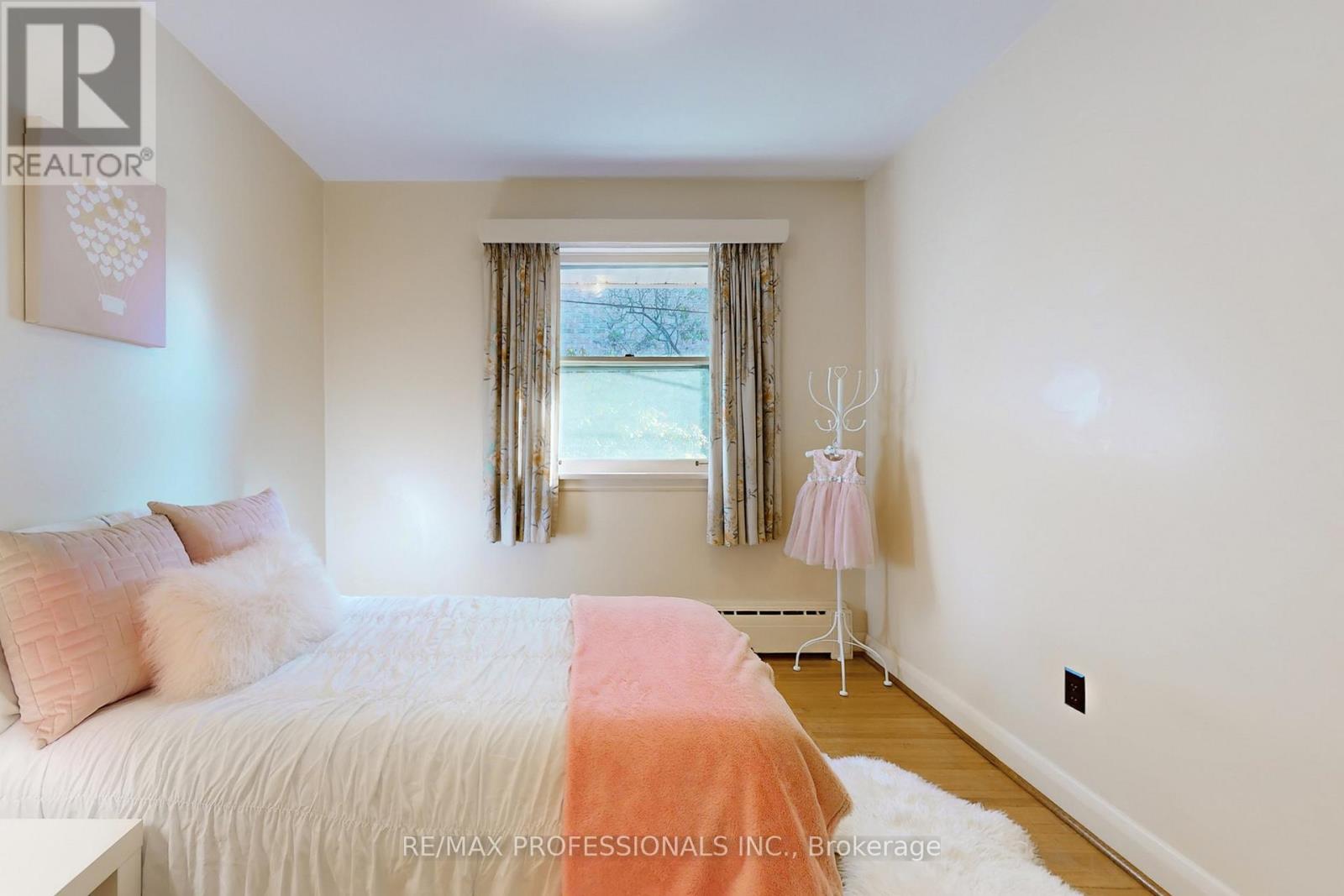 110 Shaver Avenue N, Toronto, Ontario  M9B 4N8 - Photo 16 - W12502270