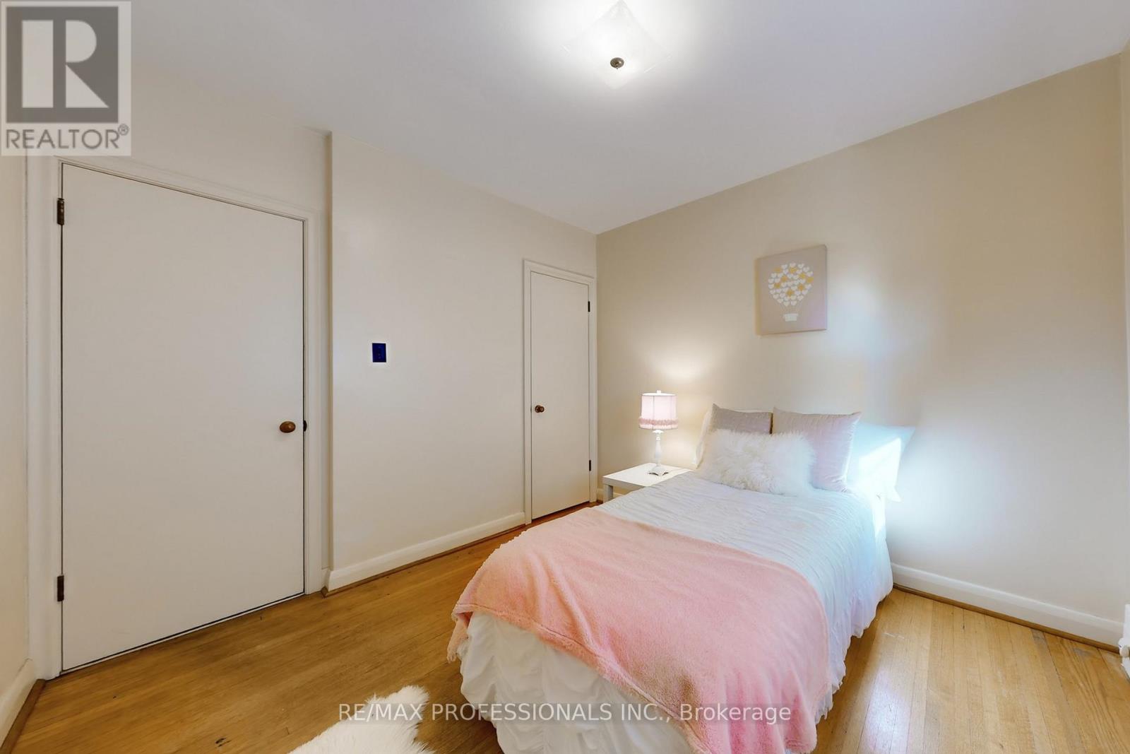 110 Shaver Avenue N, Toronto, Ontario  M9B 4N8 - Photo 17 - W12502270