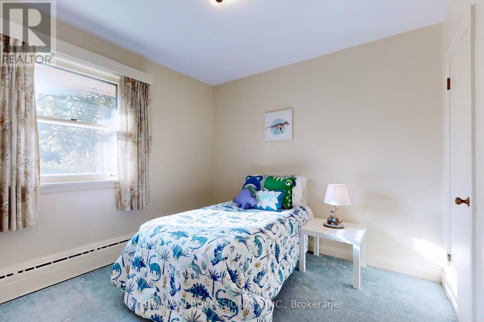 110 Shaver Avenue N, Toronto, Ontario  M9B 4N8 - Photo 18 - W12502270