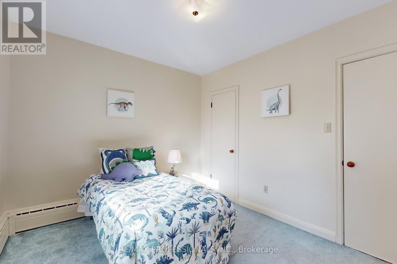 110 Shaver Avenue N, Toronto, Ontario  M9B 4N8 - Photo 19 - W12502270