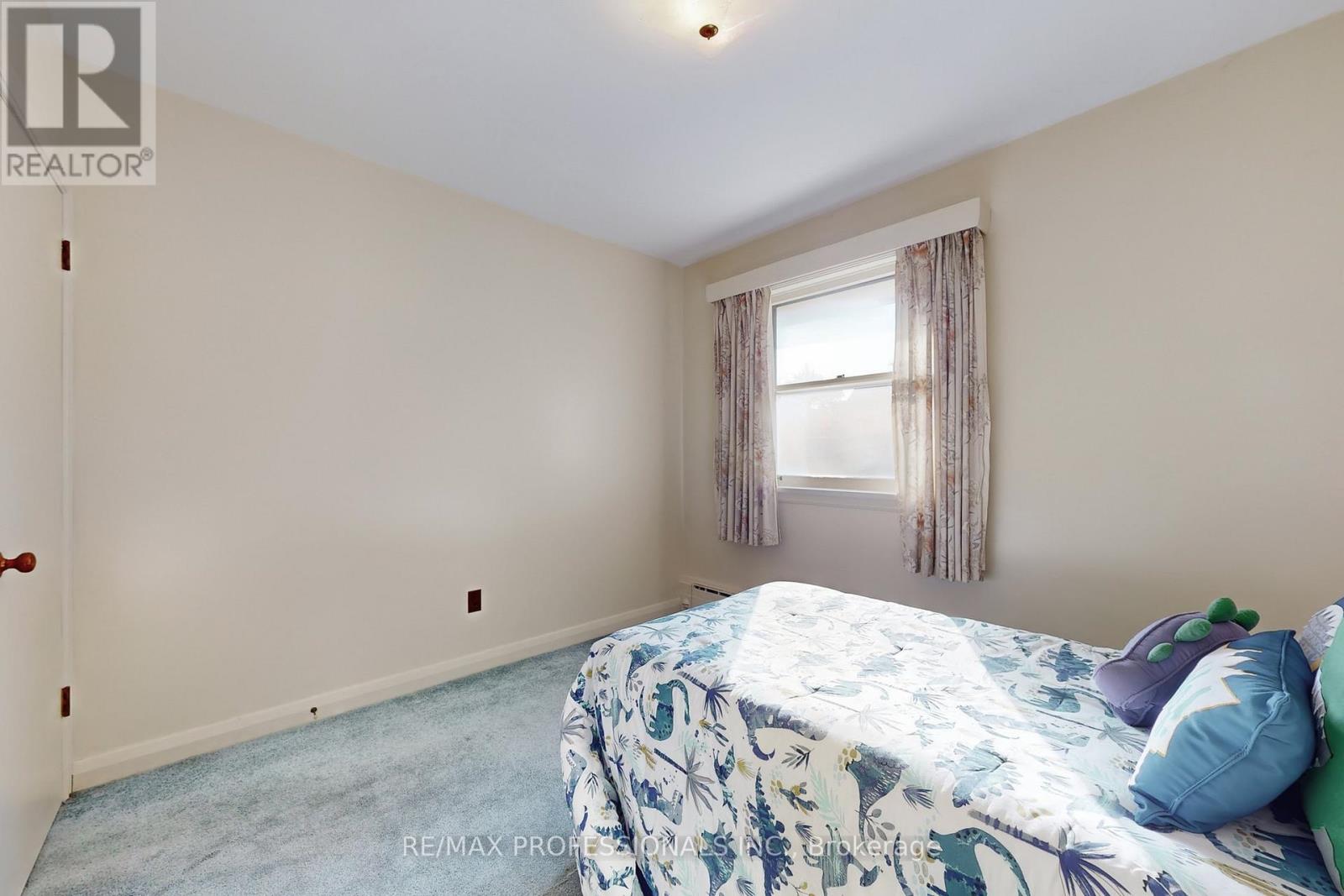 110 Shaver Avenue N, Toronto, Ontario  M9B 4N8 - Photo 20 - W12502270