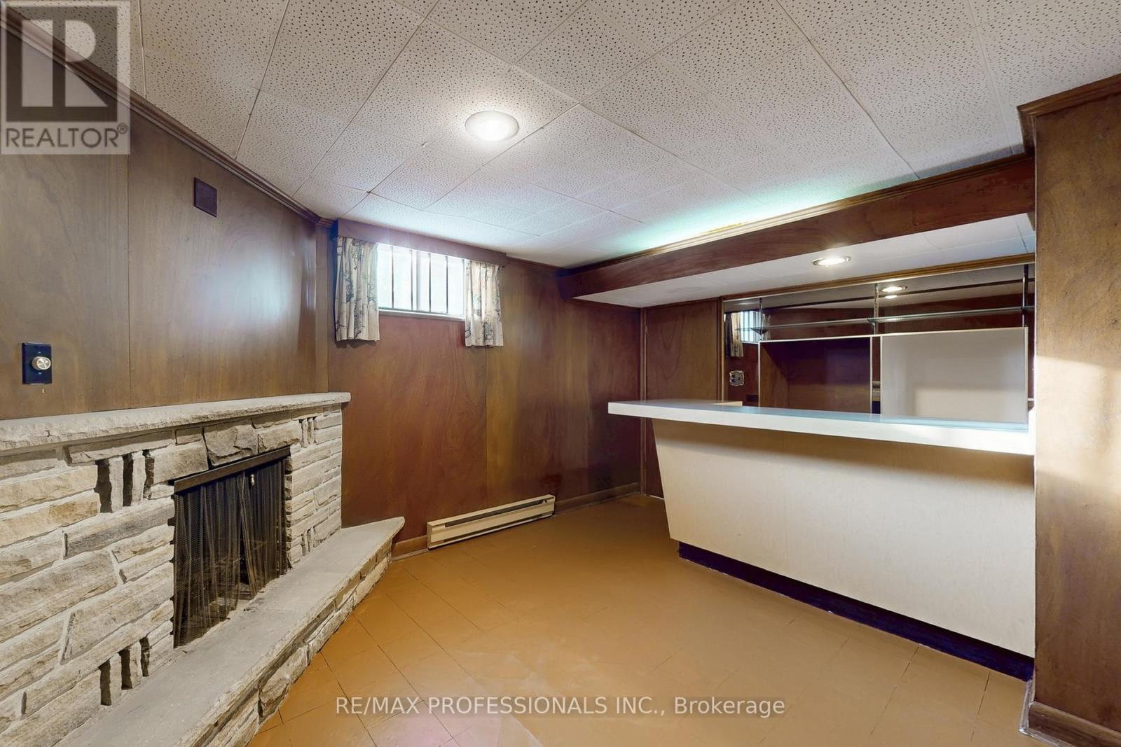 110 Shaver Avenue N, Toronto, Ontario  M9B 4N8 - Photo 26 - W12502270