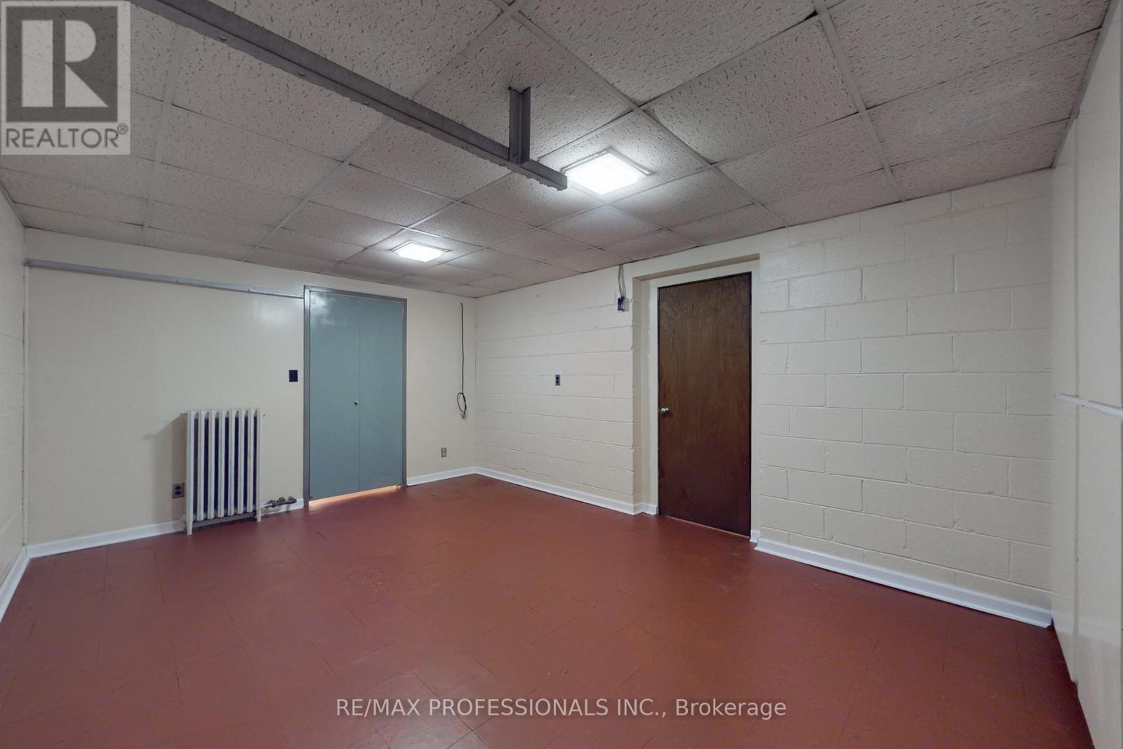 110 Shaver Avenue N, Toronto, Ontario  M9B 4N8 - Photo 28 - W12502270