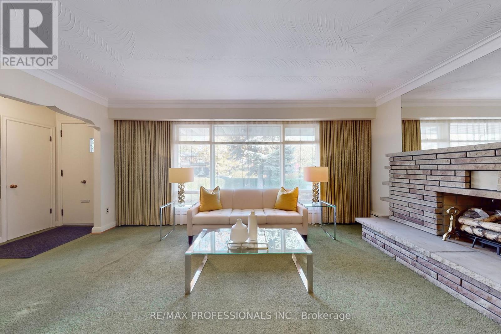 110 Shaver Avenue N, Toronto, Ontario  M9B 4N8 - Photo 3 - W12502270