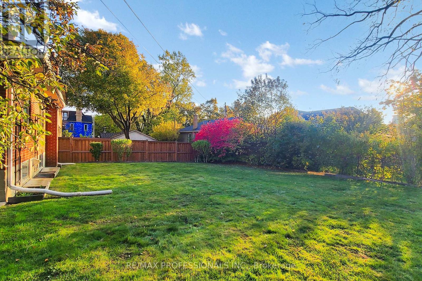 110 Shaver Avenue N, Toronto, Ontario  M9B 4N8 - Photo 35 - W12502270