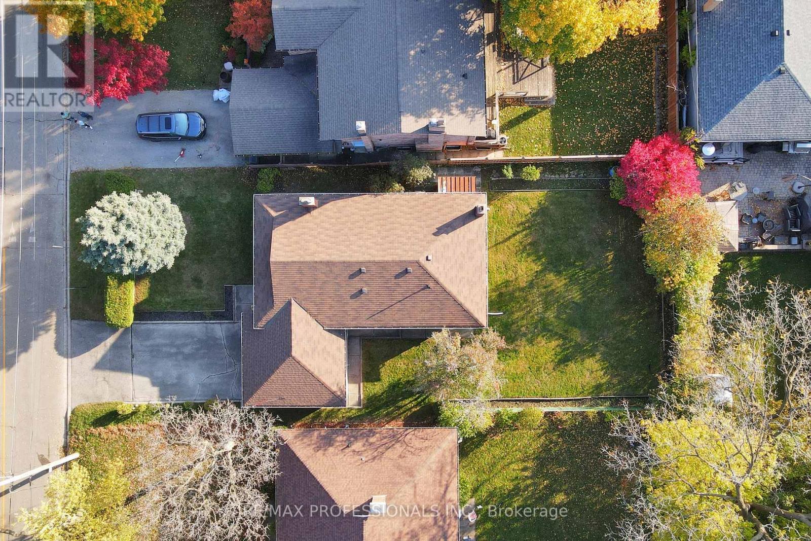 110 Shaver Avenue N, Toronto, Ontario  M9B 4N8 - Photo 37 - W12502270