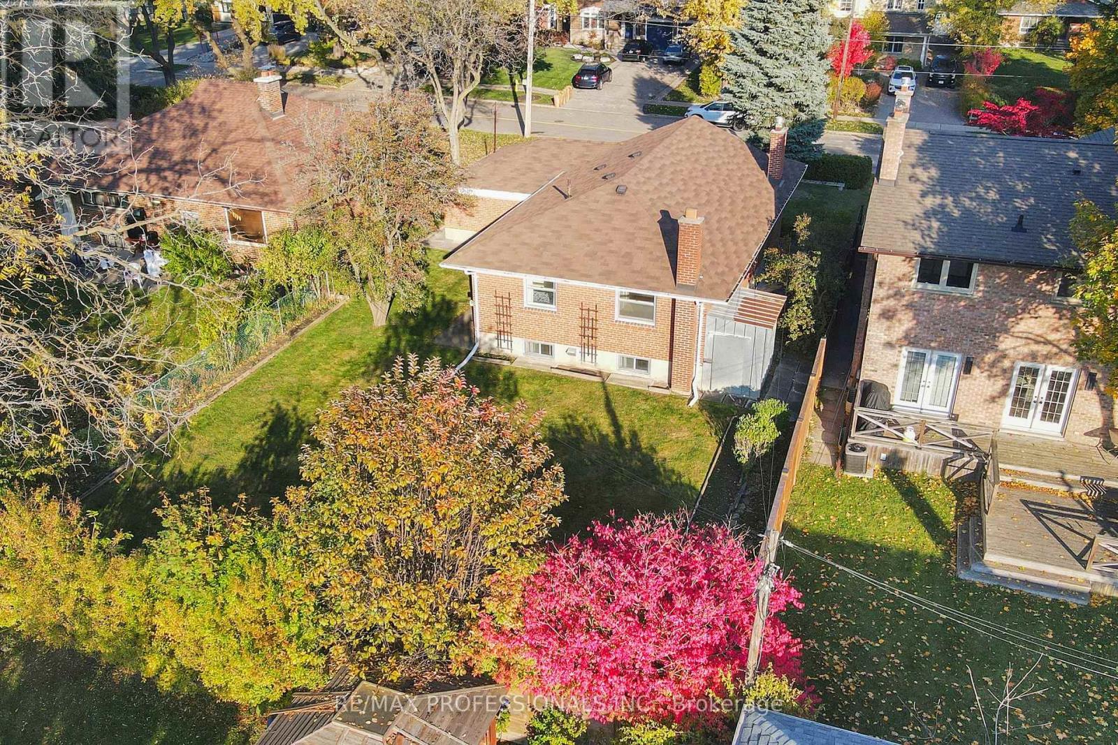 110 Shaver Avenue N, Toronto, Ontario  M9B 4N8 - Photo 38 - W12502270