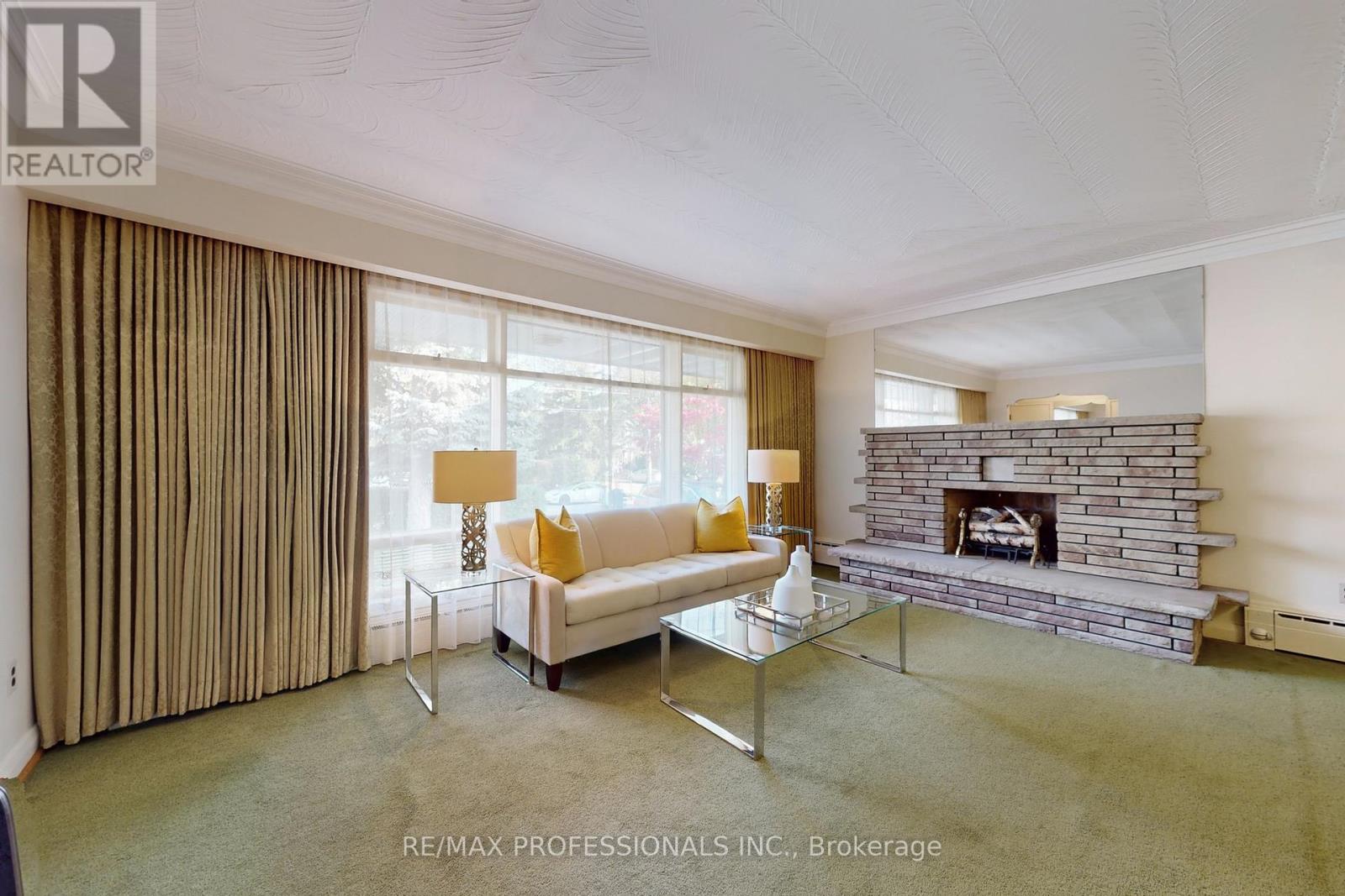 110 Shaver Avenue N, Toronto, Ontario  M9B 4N8 - Photo 4 - W12502270