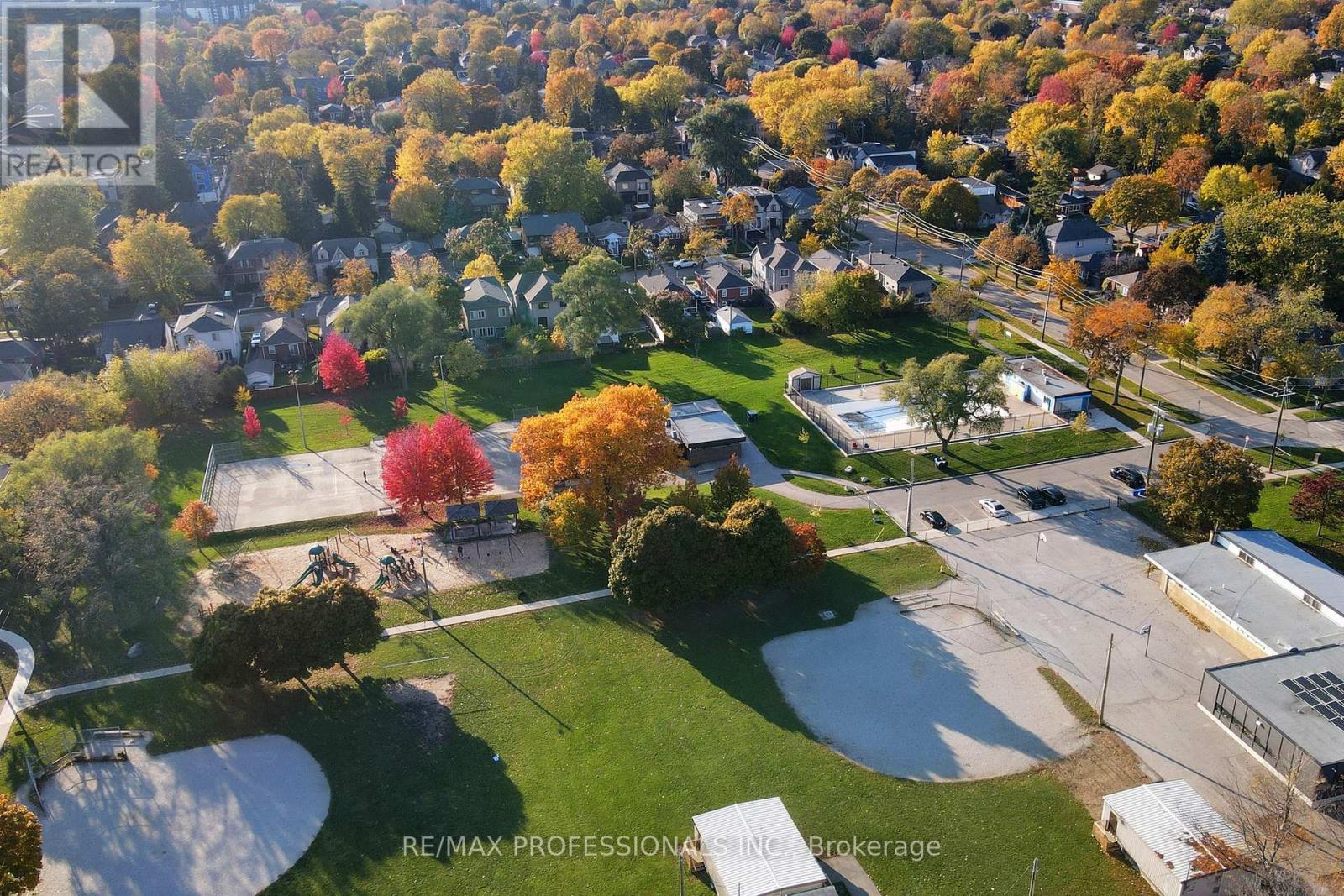 110 Shaver Avenue N, Toronto, Ontario  M9B 4N8 - Photo 40 - W12502270