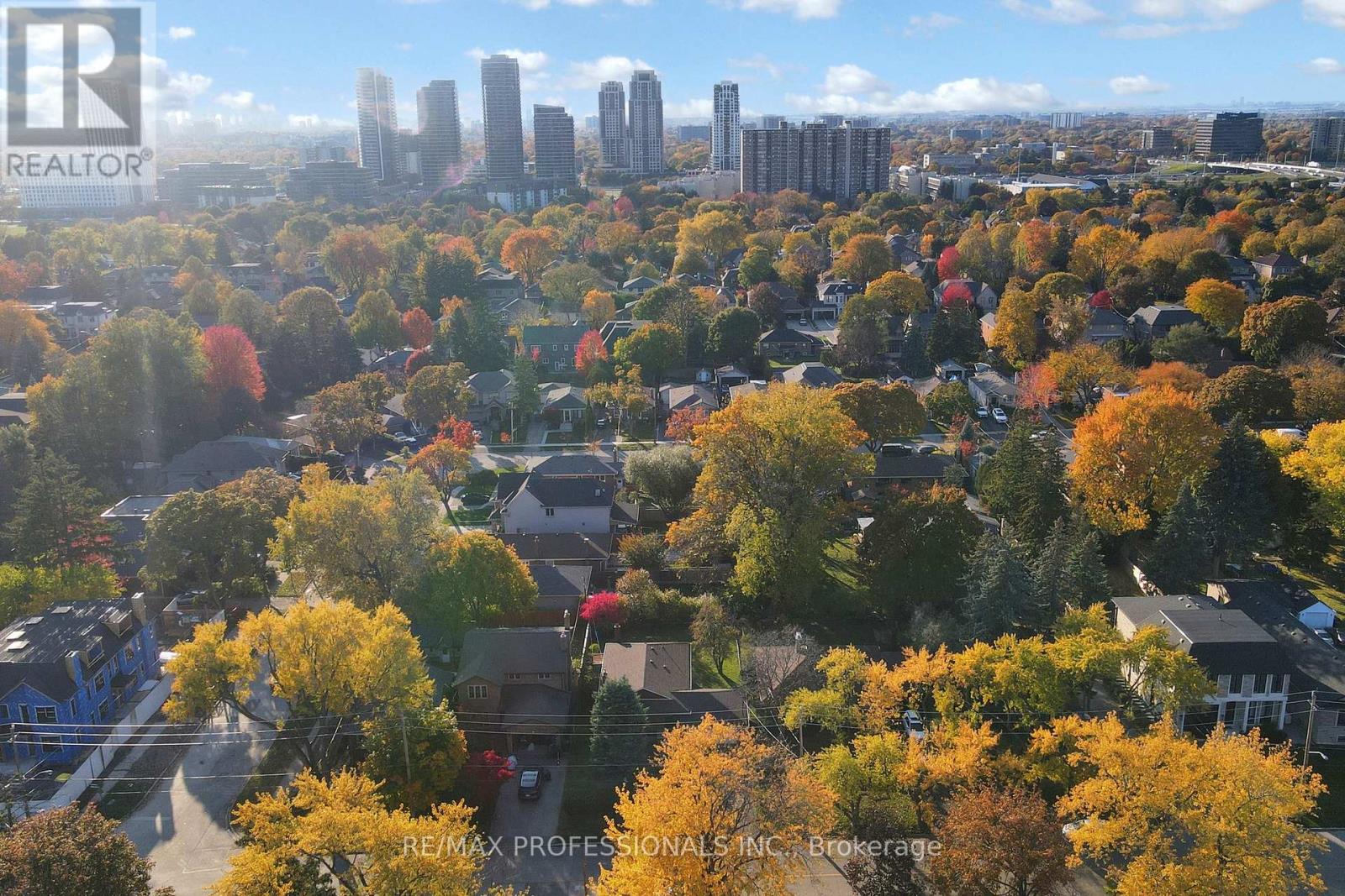 110 Shaver Avenue N, Toronto, Ontario  M9B 4N8 - Photo 41 - W12502270