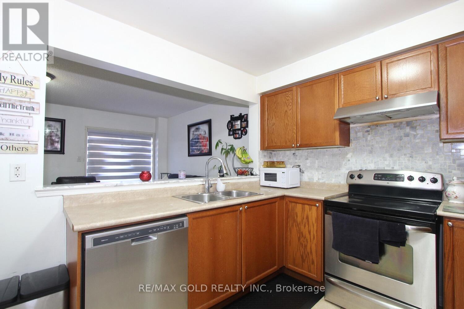 25 Wicklow Road E, Brampton, Ontario  L6X 0J6 - Photo 13 - W12502294