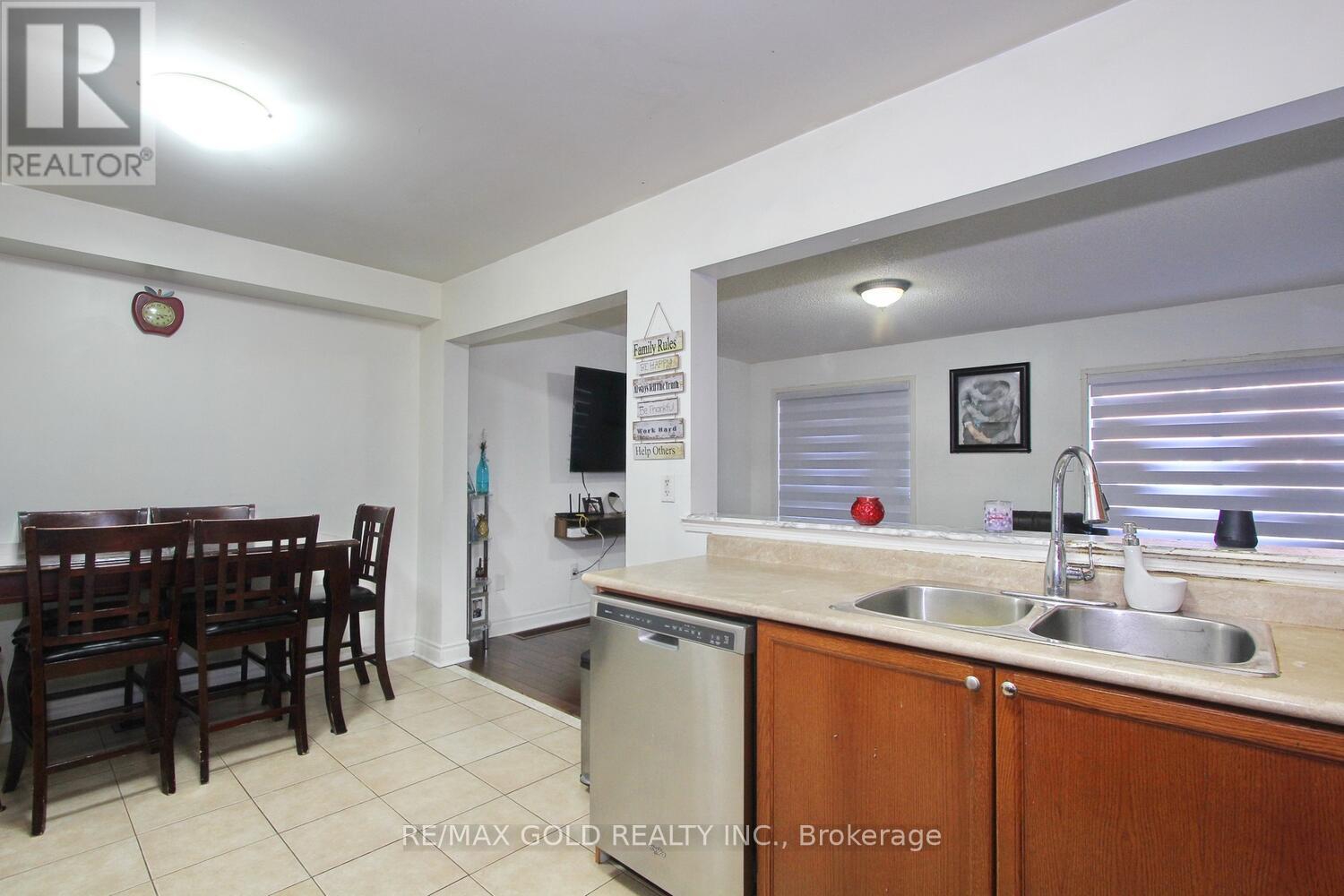 25 Wicklow Road E, Brampton, Ontario  L6X 0J6 - Photo 14 - W12502294