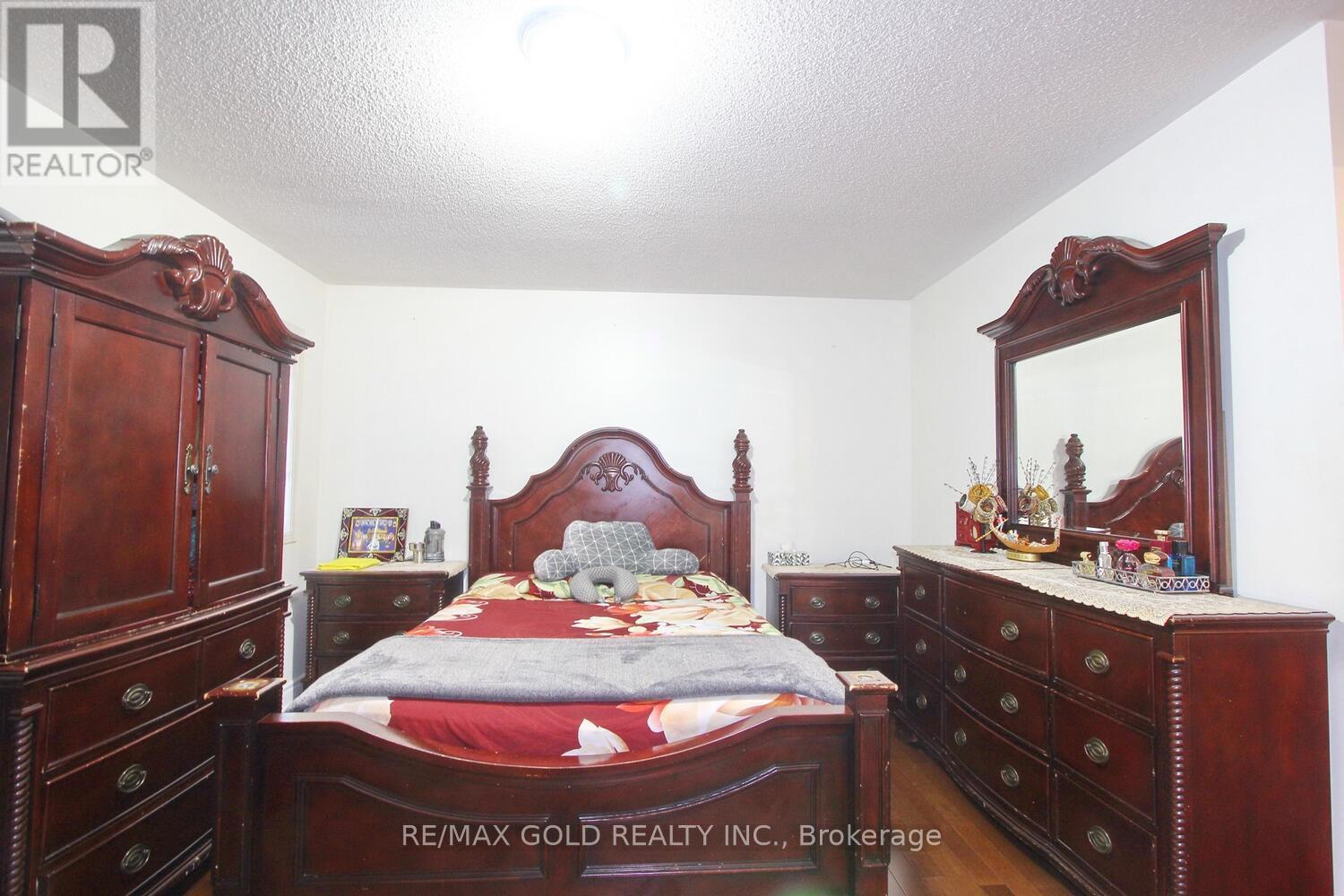 25 Wicklow Road E, Brampton, Ontario  L6X 0J6 - Photo 19 - W12502294