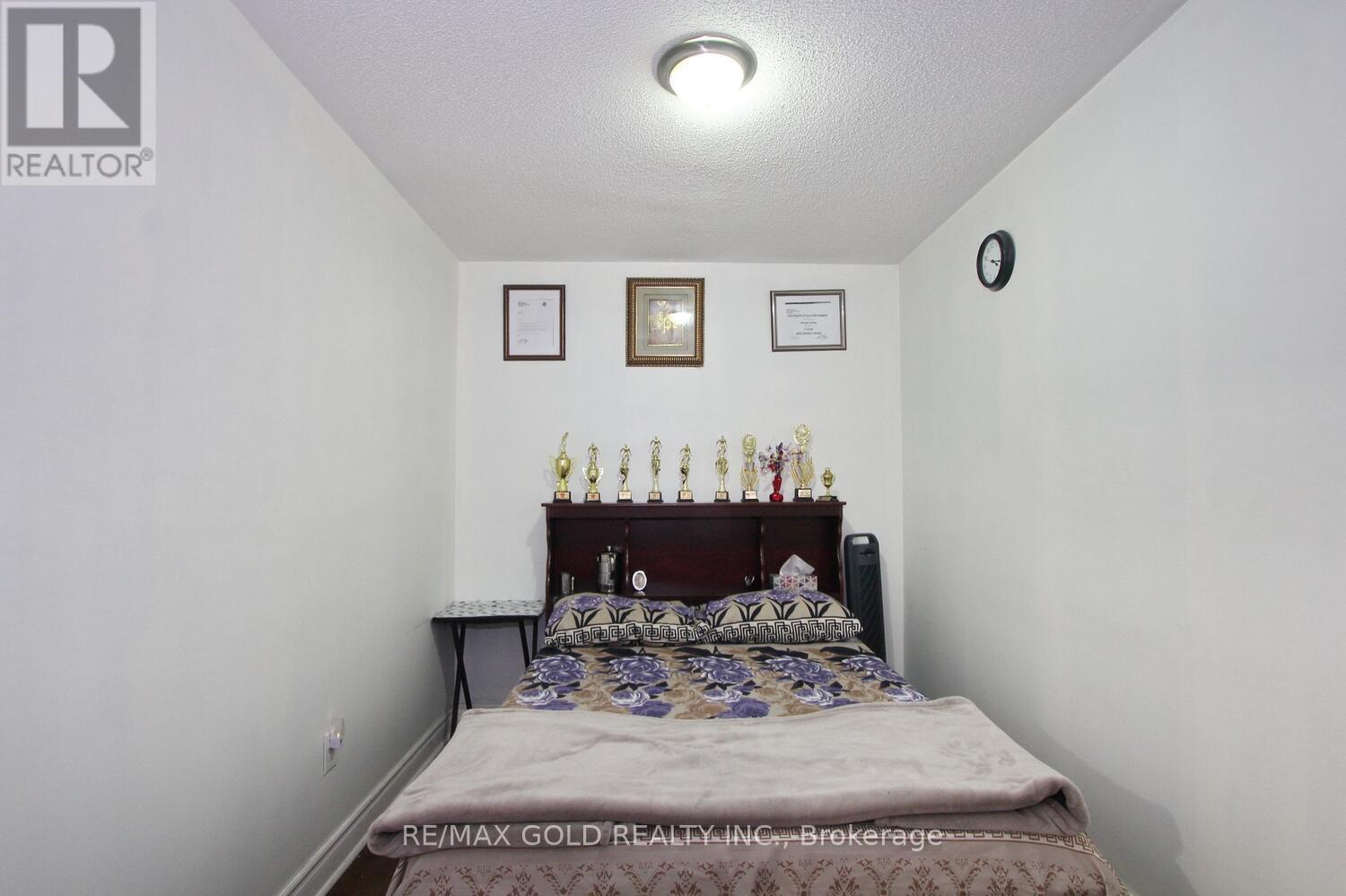 25 Wicklow Road E, Brampton, Ontario  L6X 0J6 - Photo 24 - W12502294