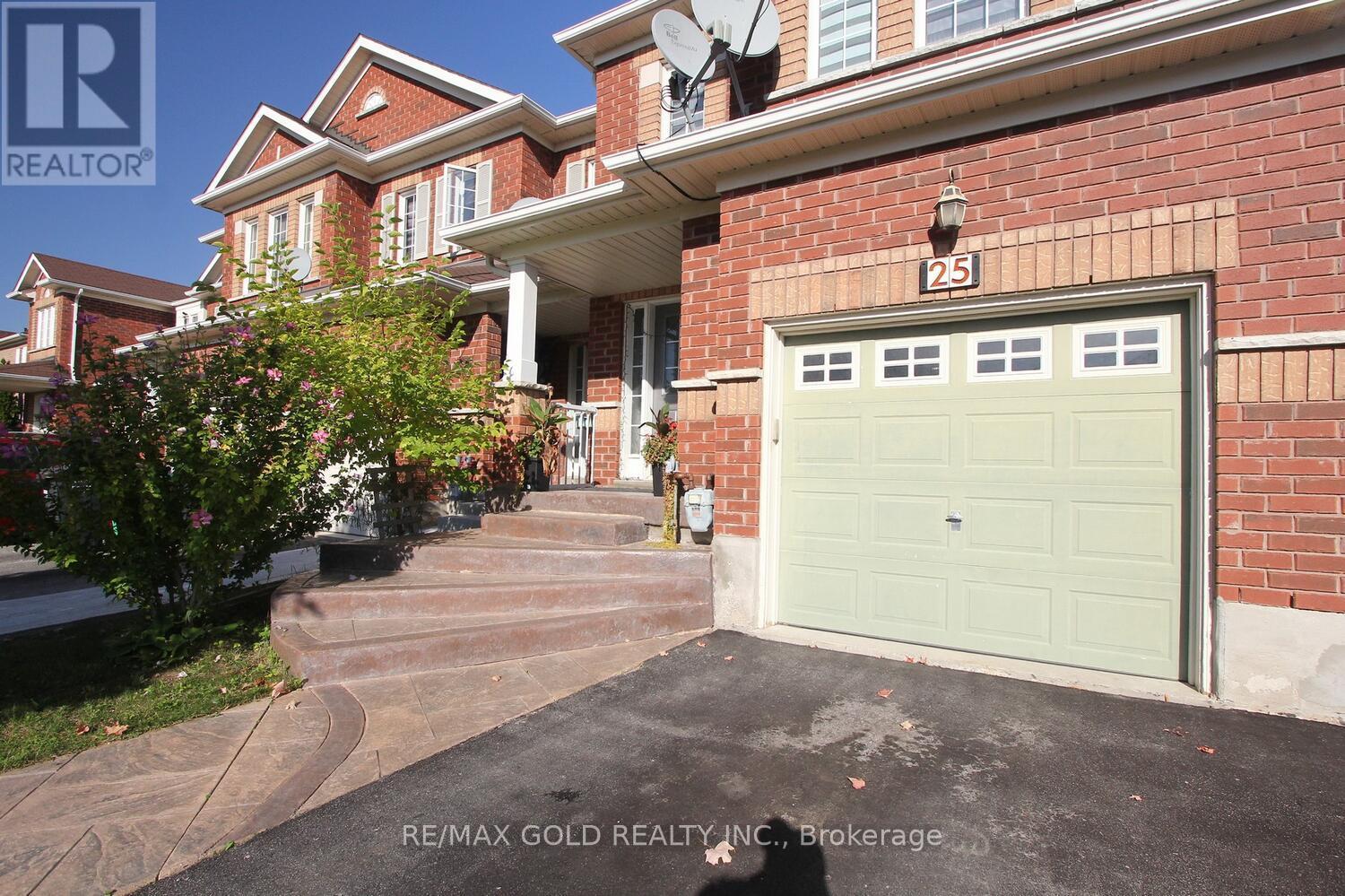 25 Wicklow Road E, Brampton, Ontario  L6X 0J6 - Photo 3 - W12502294