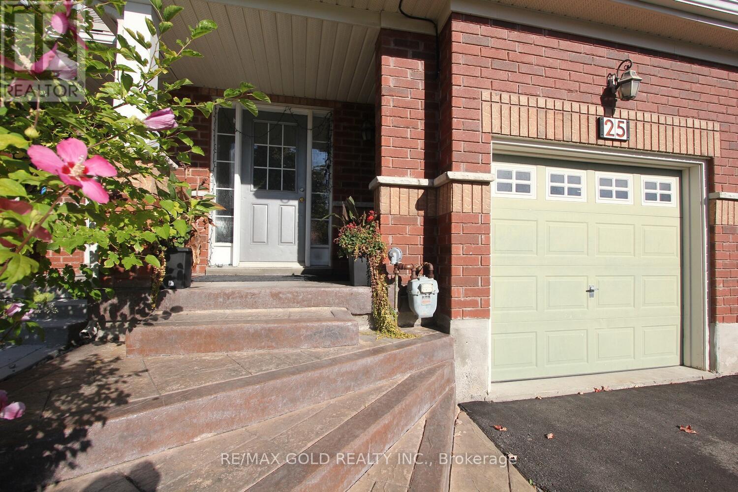 25 Wicklow Road E, Brampton, Ontario  L6X 0J6 - Photo 4 - W12502294