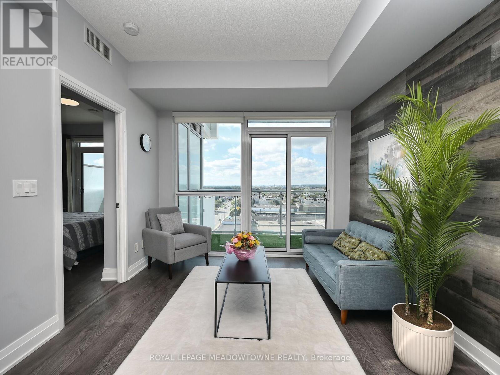 1210 - 55 Speers Road, Oakville, Ontario  L6K 0H9 - Photo 12 - W12502308