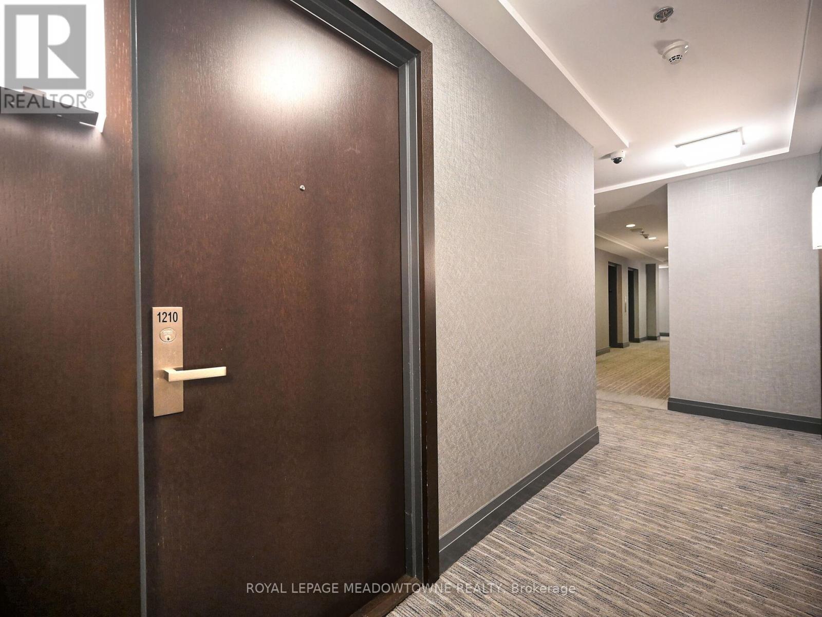 1210 - 55 Speers Road, Oakville, Ontario  L6K 0H9 - Photo 4 - W12502308