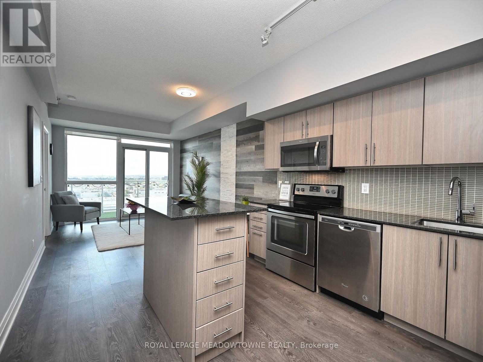 1210 - 55 Speers Road, Oakville, Ontario  L6K 0H9 - Photo 6 - W12502308