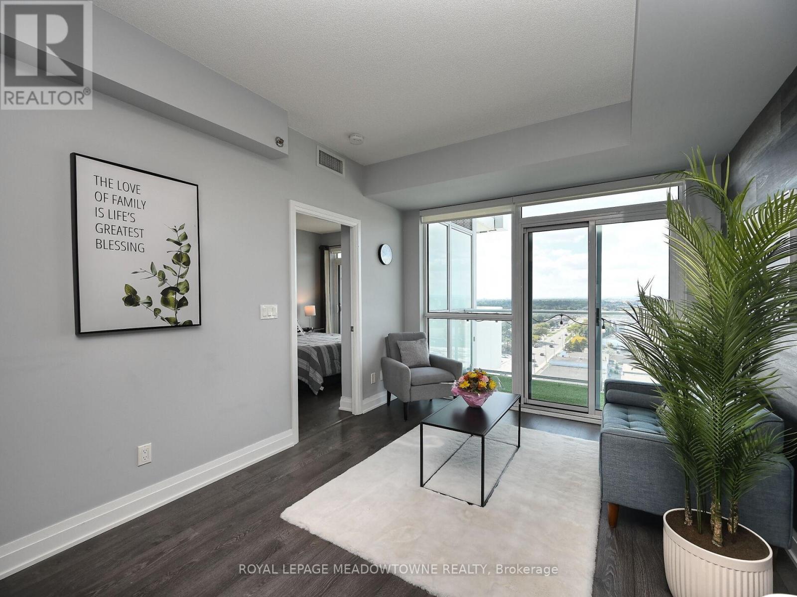 1210 - 55 Speers Road, Oakville, Ontario  L6K 0H9 - Photo 7 - W12502308