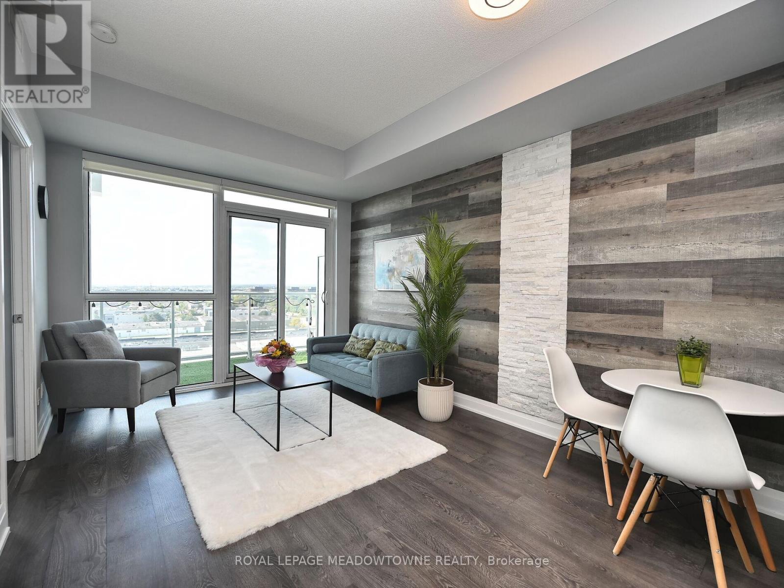 1210 - 55 Speers Road, Oakville, Ontario  L6K 0H9 - Photo 8 - W12502308