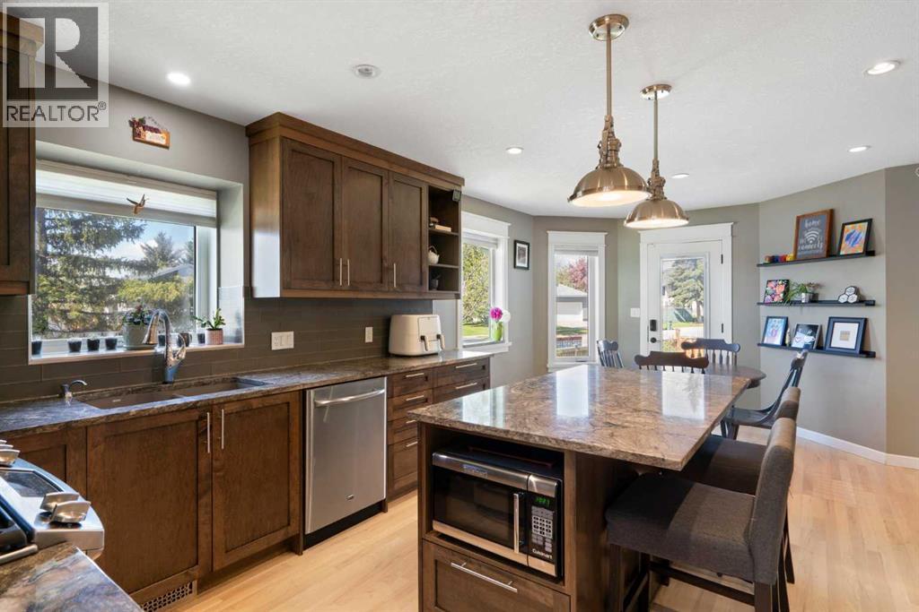 341 Sunset Place, Okotoks, Alberta  T1S 1P7 - Photo 9 - A2254056