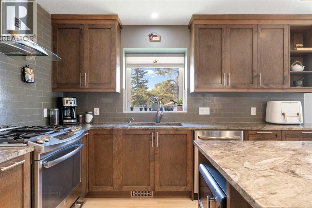 341 Sunset Place, Okotoks, Alberta  T1S 1P7 - Photo 11 - A2254056