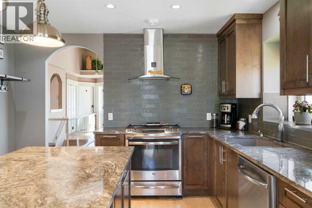 341 Sunset Place, Okotoks, Alberta  T1S 1P7 - Photo 13 - A2254056