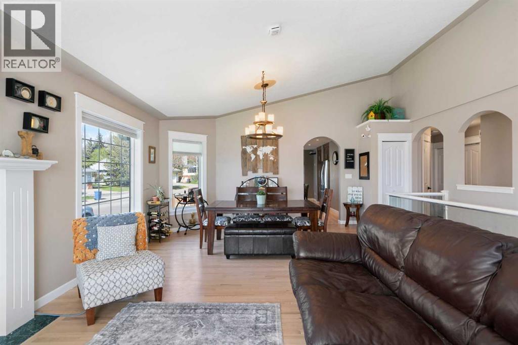 341 Sunset Place, Okotoks, Alberta  T1S 1P7 - Photo 5 - A2254056