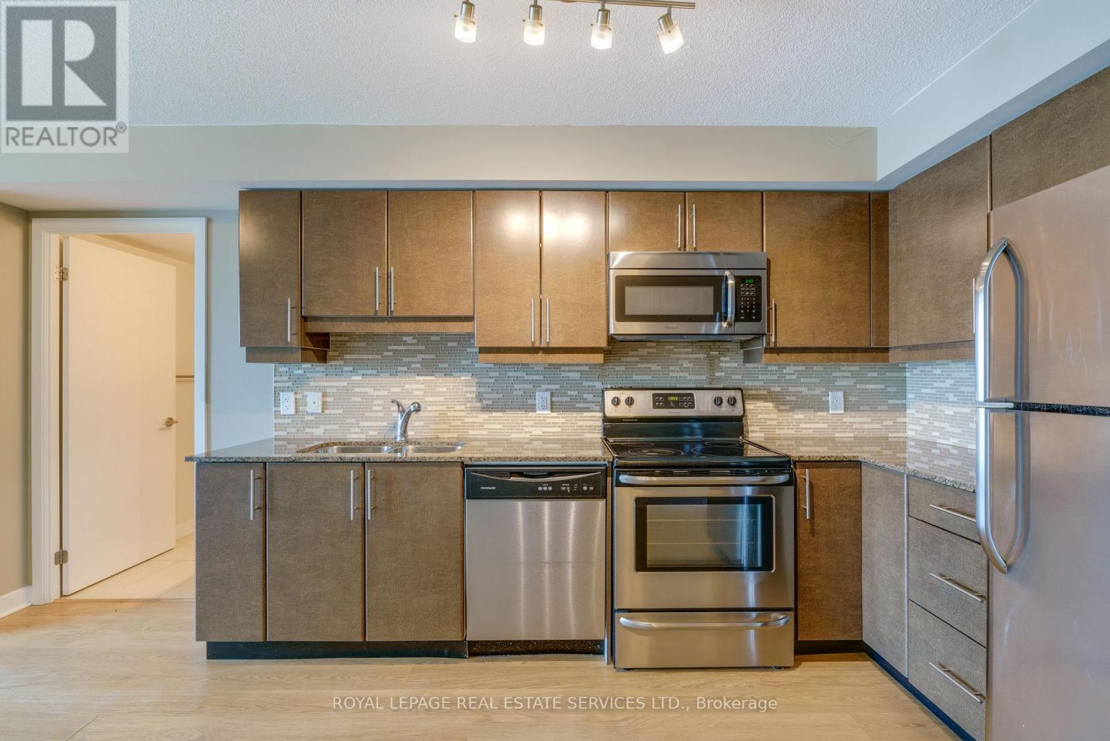 2011 - 33 Bay Street, Toronto, Ontario  M5J 2Z3 - Photo 11 - C12502516