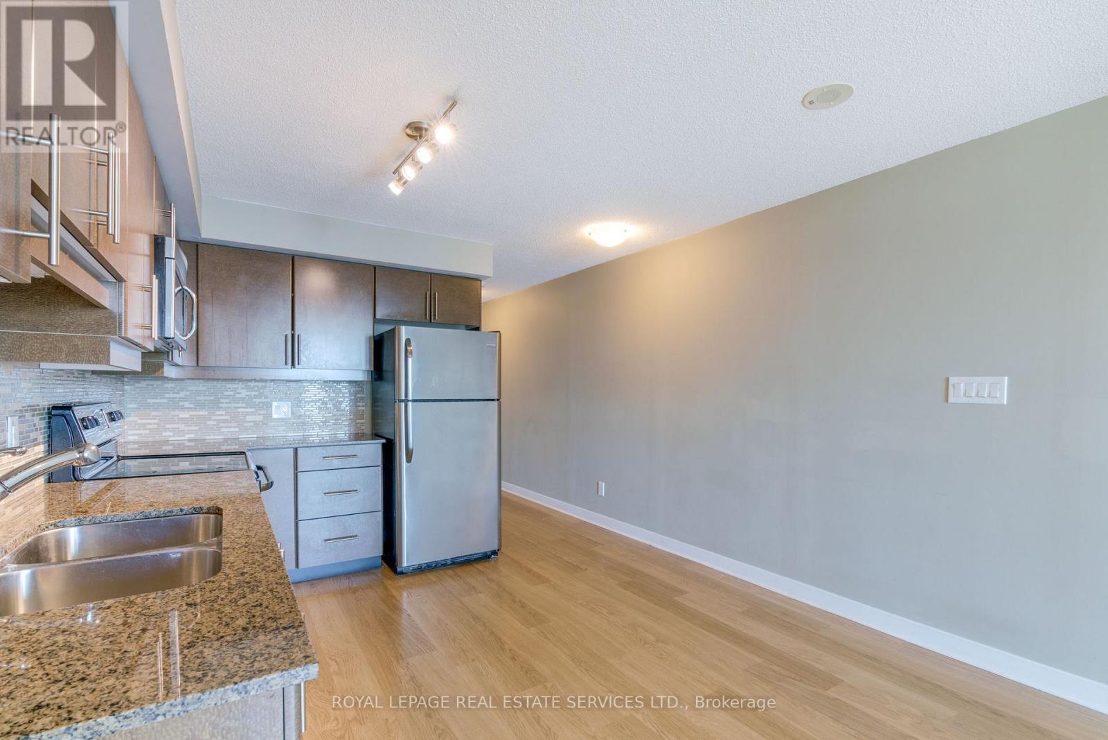 2011 - 33 Bay Street, Toronto, Ontario  M5J 2Z3 - Photo 15 - C12502516