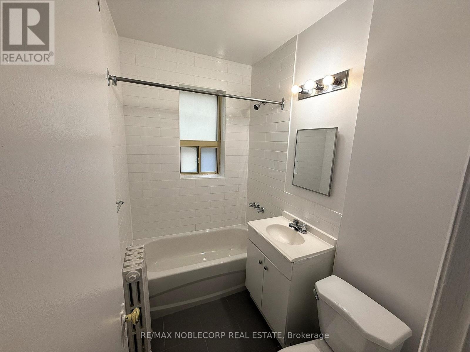 1 - 1377 Bayview Avenue, Toronto, Ontario  M4G 3A5 - Photo 4 - C12502598