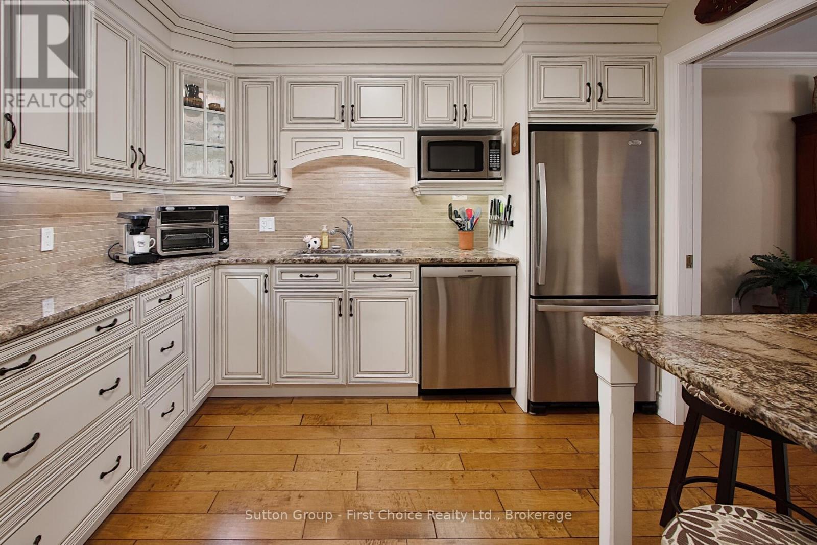 206 - 30 Front Street, Stratford, Ontario  N5A 7S3 - Photo 3 - X12322524