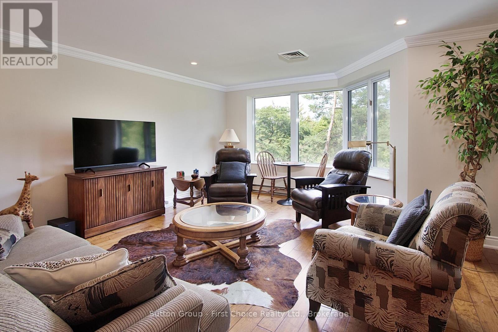 206 - 30 Front Street, Stratford, Ontario  N5A 7S3 - Photo 4 - X12322524