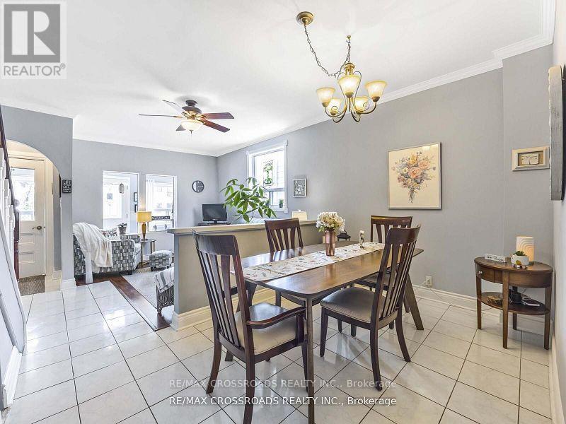 22 Ivy Avenue, Toronto, Ontario  M4L 2H7 - Photo 12 - E12502304