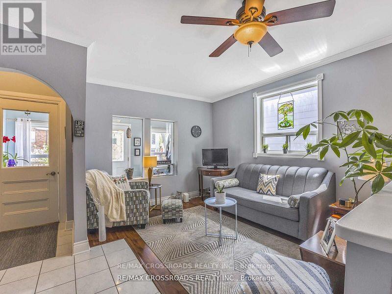 22 Ivy Avenue, Toronto, Ontario  M4L 2H7 - Photo 13 - E12502304