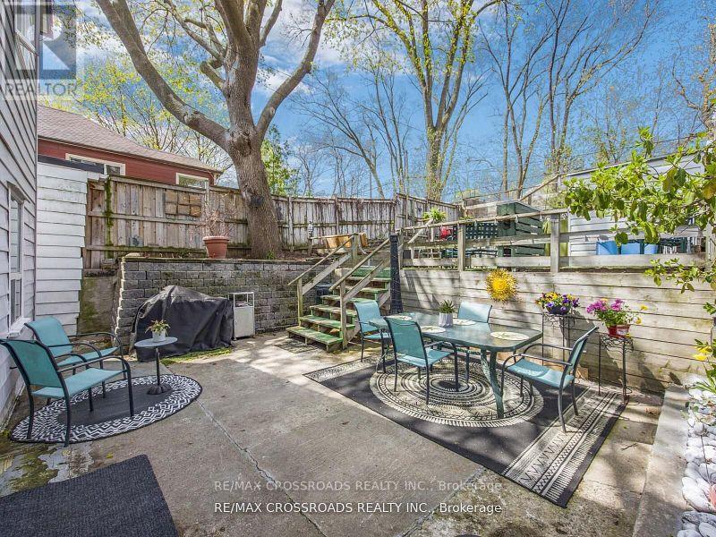 22 Ivy Avenue, Toronto, Ontario  M4L 2H7 - Photo 14 - E12502304