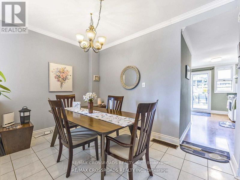 22 Ivy Avenue, Toronto, Ontario  M4L 2H7 - Photo 16 - E12502304