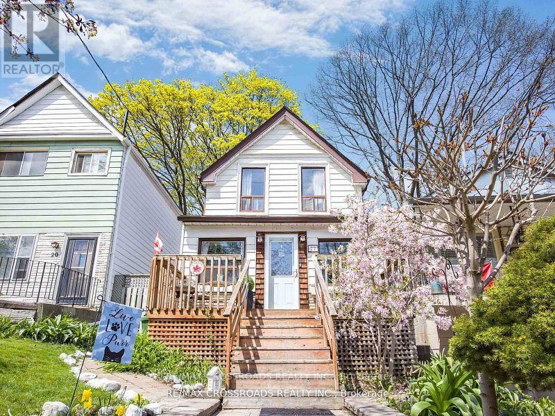 22 Ivy Avenue, Toronto, Ontario  M4L 2H7 - Photo 3 - E12502304