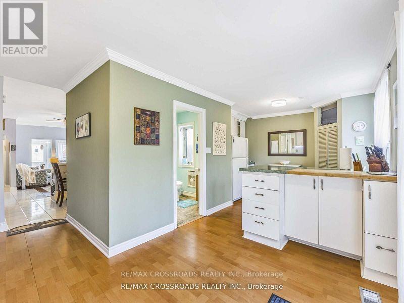 22 Ivy Avenue, Toronto, Ontario  M4L 2H7 - Photo 4 - E12502304