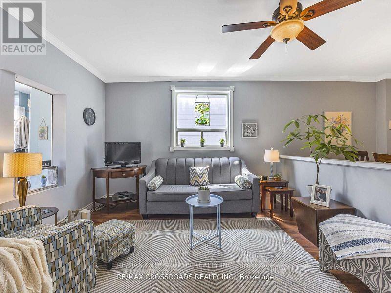 22 Ivy Avenue, Toronto, Ontario  M4L 2H7 - Photo 5 - E12502304