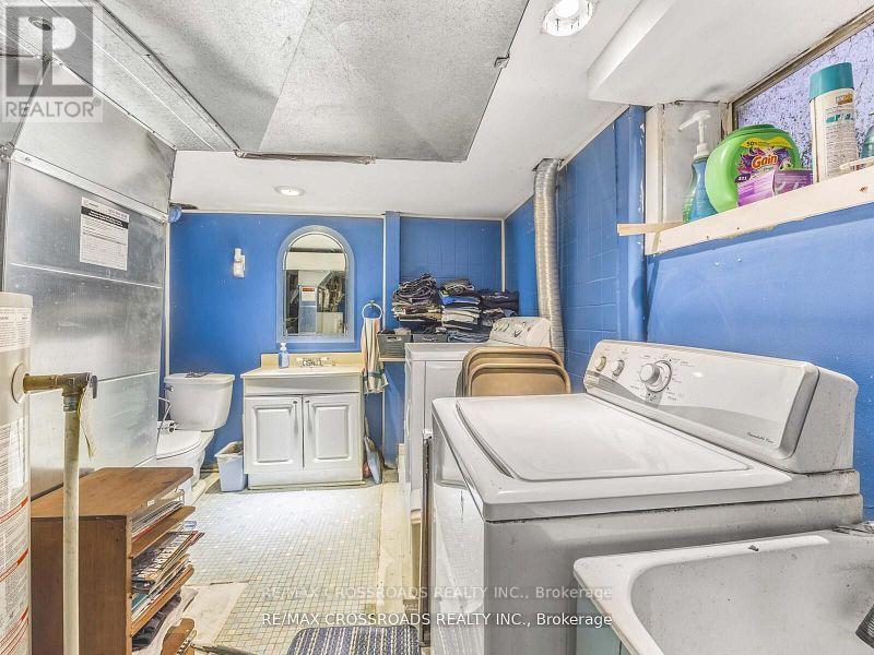 22 Ivy Avenue, Toronto, Ontario  M4L 2H7 - Photo 6 - E12502304