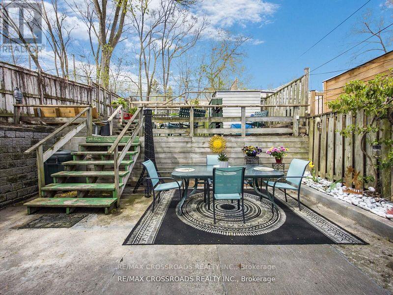 22 Ivy Avenue, Toronto, Ontario  M4L 2H7 - Photo 7 - E12502304